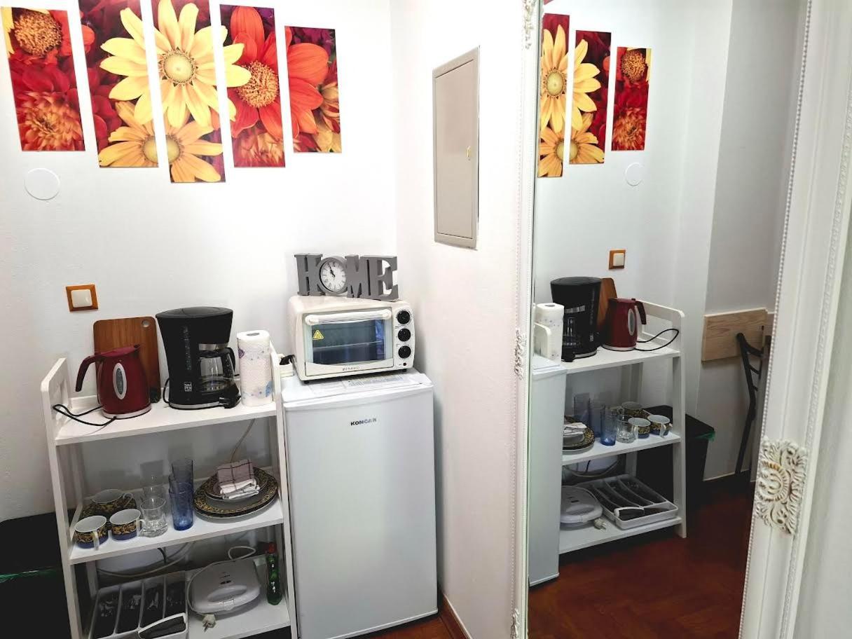 Apartmani Delas 2 Pjescana Uvala Exterior photo