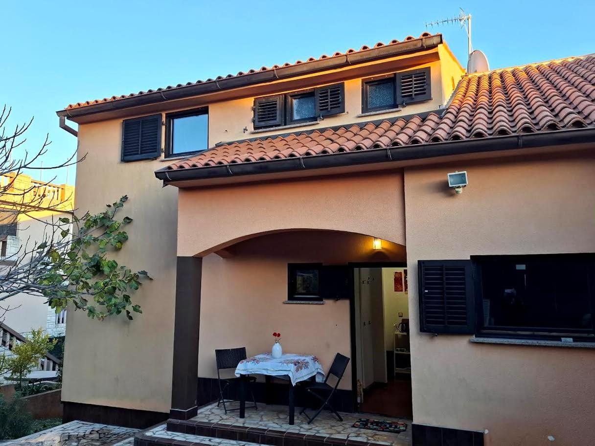 Apartmani Delas 2 Pjescana Uvala Exterior photo